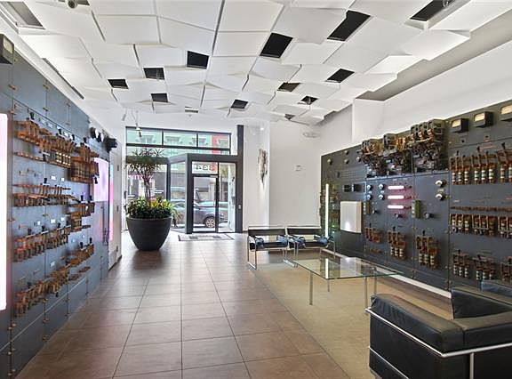 3rd image of 334 Carondelet St APT 301