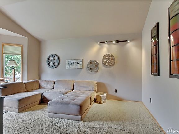 Bonus Room could be used as an office/Den