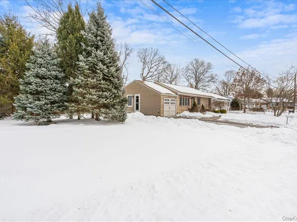18 Robert Drive, Huntington, NY 11743