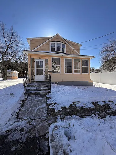 102 Benham St Photo 1