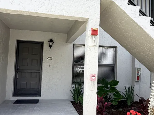 1208 Commonwealth Cir #J-101, Naples, FL 34116