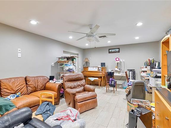 3rd image of 410 NE 6th Ave