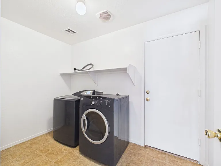 1661 W Harding Ave — Photo 14