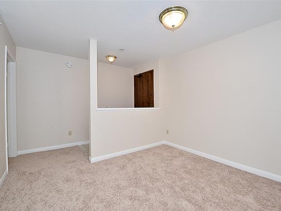 5th image of 850 State St Unit 211