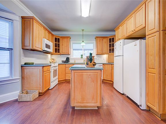 4th image of 174 Rosedale St