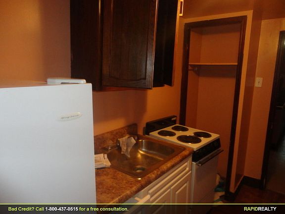 4th image of 8 Roosevelt Pl #0
