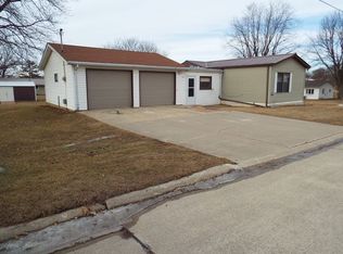 503 S Webster St, Edgewood, IA 52042