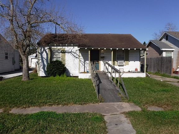 5th image of 2721 Willard St