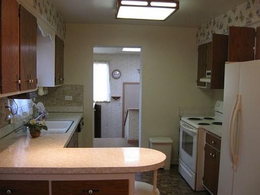 5th image of 4927 W Birchwood Ave