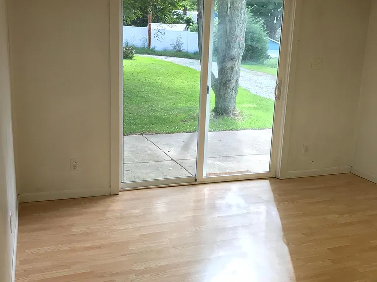 502 Center St — Photo 3