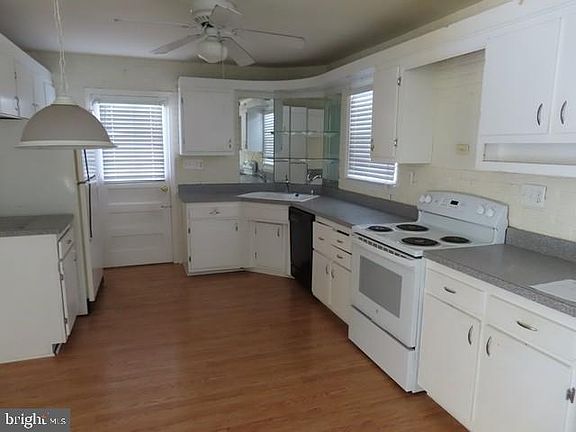 5th image of 3306 Fullerton St