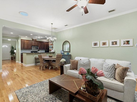 5th image of 3287 Gramercy Pl