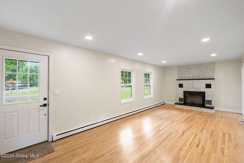 5th image of 43 Kellogg Road