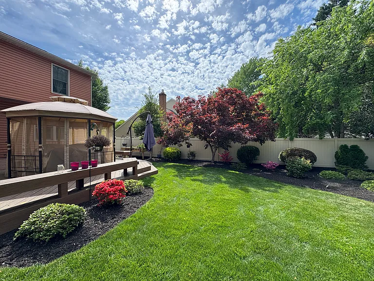 2304 Lakeshire Dr — Photo 8