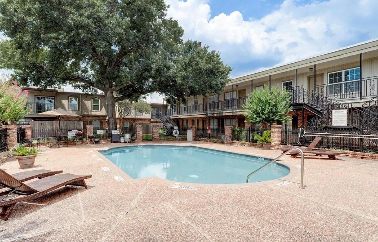 2 bed, 1.0 bath, 980 sqft, $2,150 — Photo 1