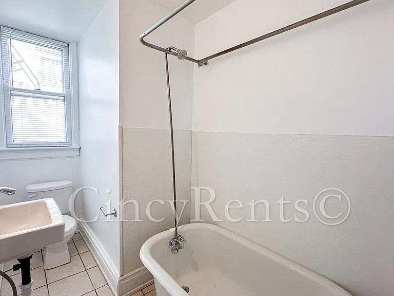 4033 Edwards Rd #4 — Photo 11
