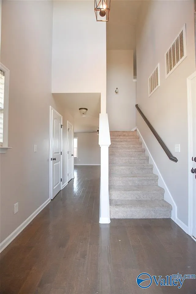 3 bed, 2.5 bath, 1624 sqft, $1,700 — Photo 4