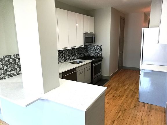 3rd image of 265 Linden St APT 3A
