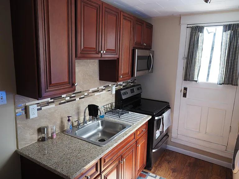 710 Dellwood St #2 — Photo 4