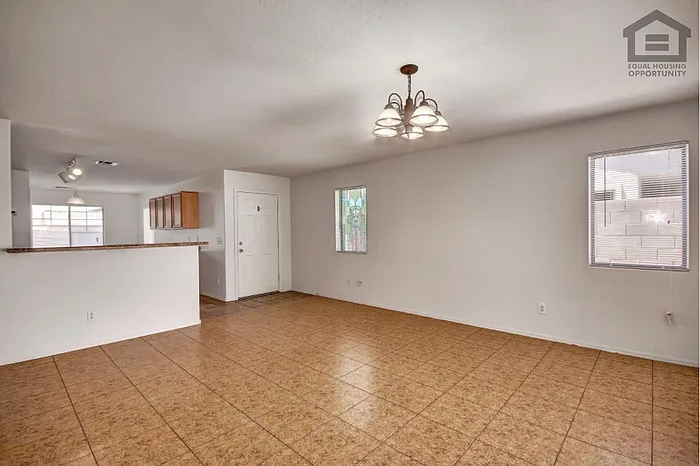7407 S Sunrise Way — Photo 3