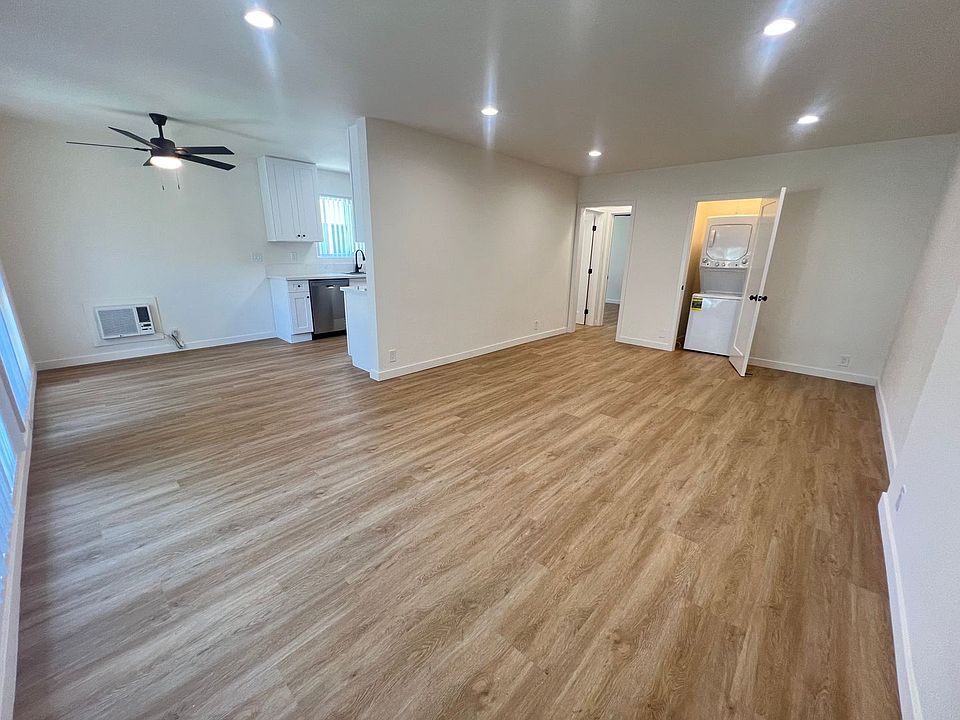 1st image of 12800 Moorpark St #5