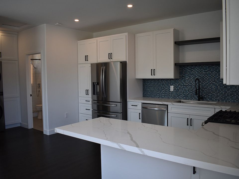 Enter front door into full kitchen with peninsula; room for 3 barstools.