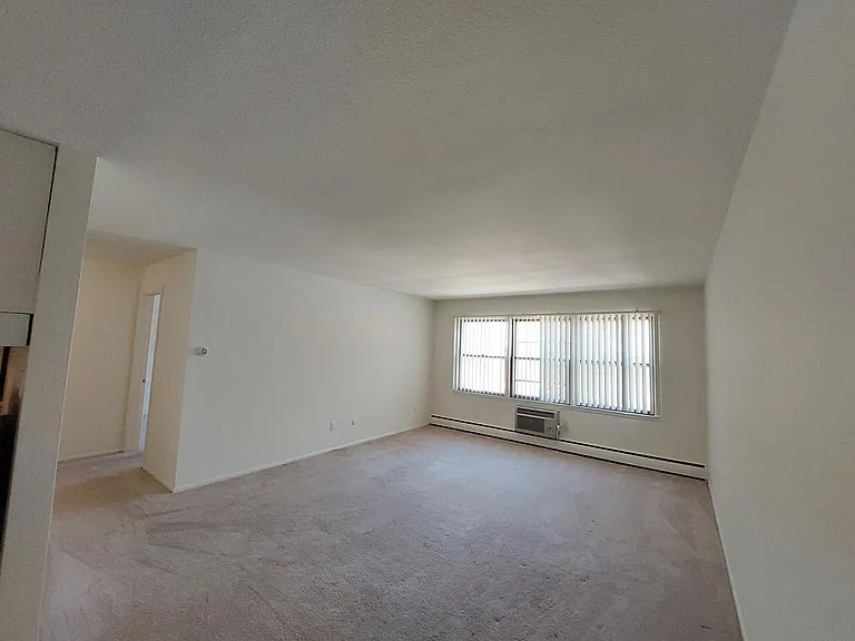 Colonial Terrace — Photo 43