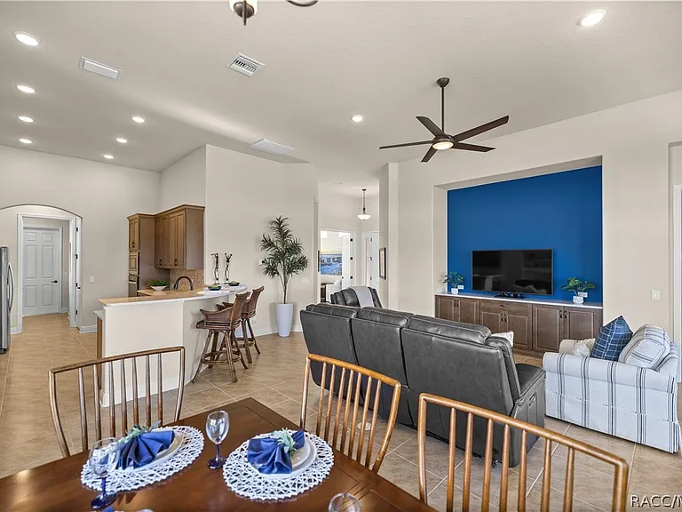 1335 W Greenmeadow Path — Photo 17