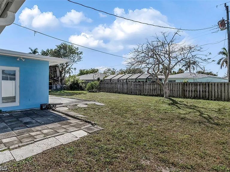 806 Entrada Dr N — Photo 17