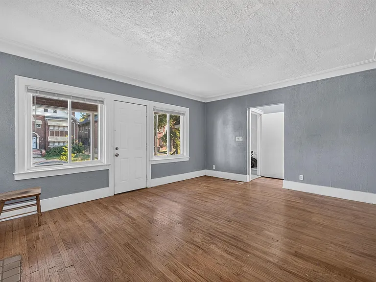 2025 Calvert St — Photo 7