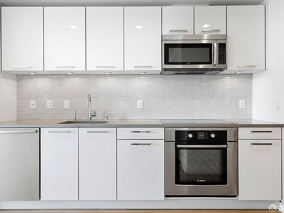 3rd image of 1 Hawthorne St Unit 4F