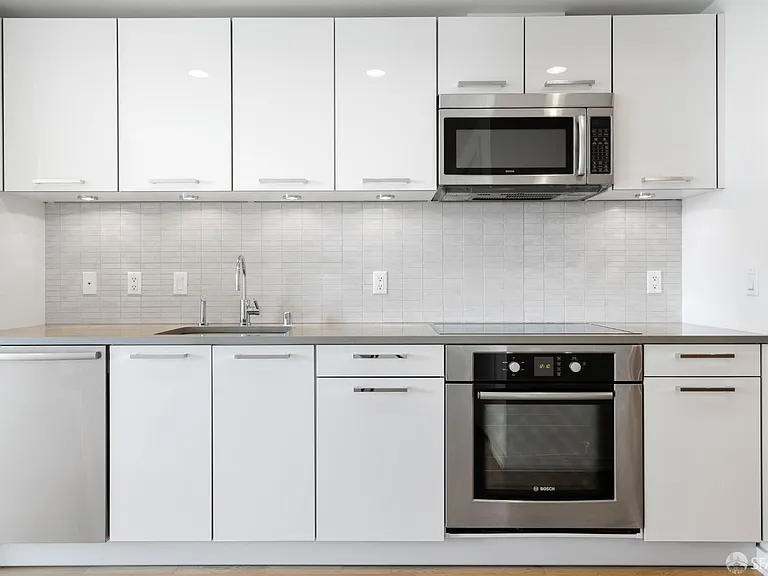 1 Hawthorne St #4F — Photo 3