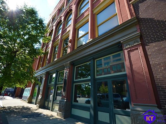 4th image of 309 E Market St