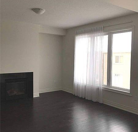 3rd image of 7 Yarrow Ln