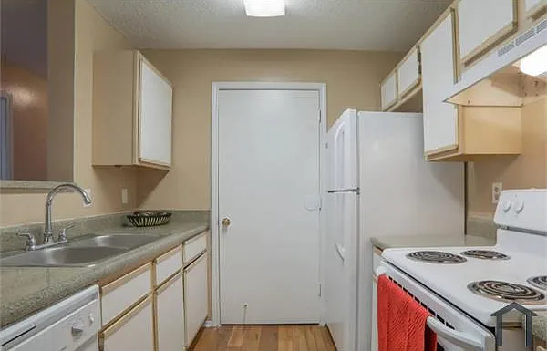 3 bed, $1,618 — Photo 4