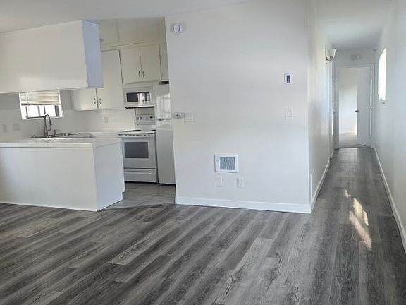 3rd image of 336 Orange Ave APT 4