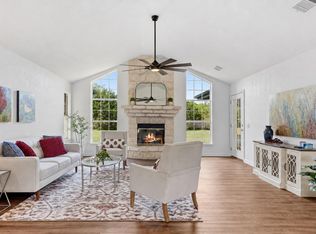 207 Meadow Oaks Dr, Dripping Springs, TX 78620