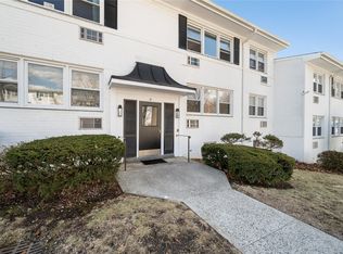 91 Avon Cir APT D, Pt Chester, NY 10573