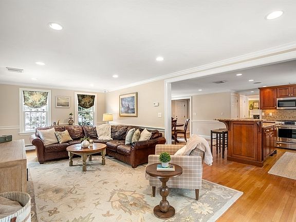 3rd image of 42 Christina Ct