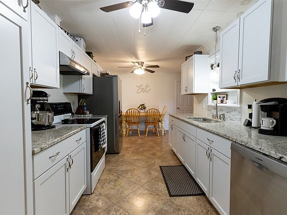 5th image of 3205 42nd St