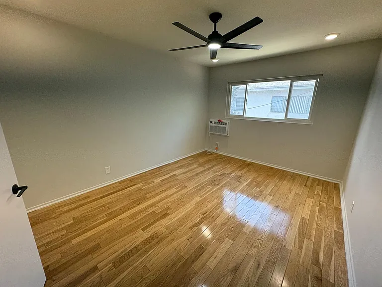 7529 Norton Ave #7 — Photo 10