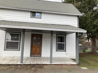 121 N Shasta Ave, Eagle Point, OR 97524