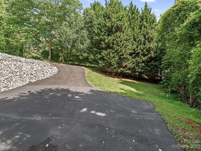 18 Robin Ln — Photo 17