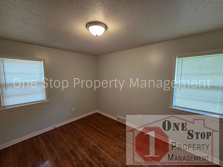 509 SE Browning Ave — Photo 13