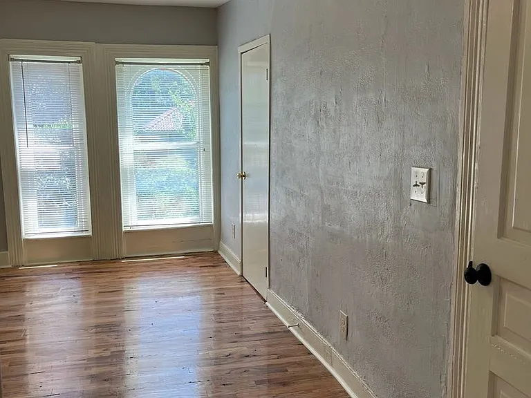 GHP 11-109 W Ormsby — Photo 7