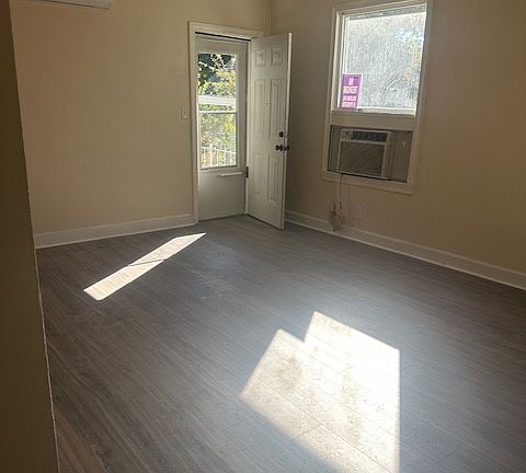 4th image of 1906 English Ave