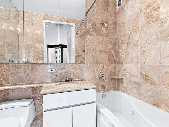 5th image of 150 E 57th St APT 22D