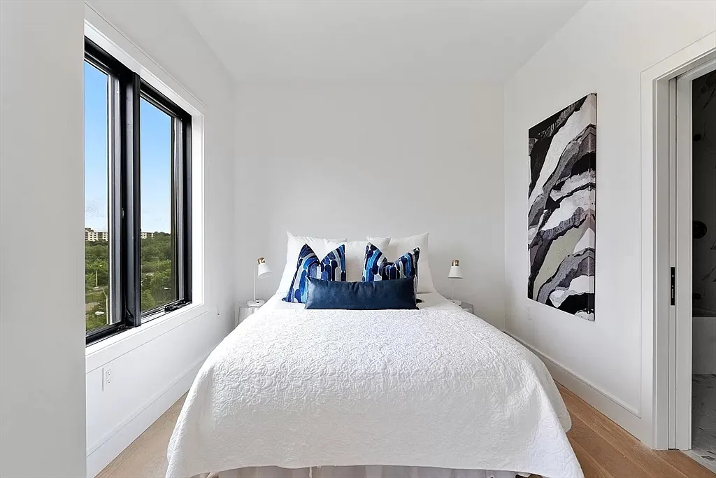 Studio, 540 sqft, $2,795 — Photo 2