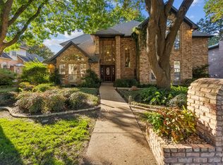 7004 Castle Creek Dr E, Fort Worth, TX 76132