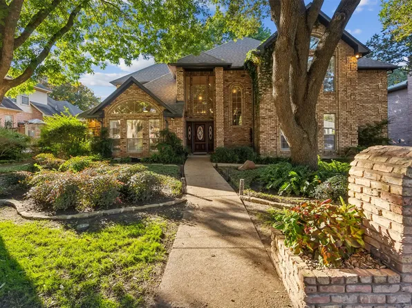 7004 Castle Creek Dr E, Fort Worth, TX 76132